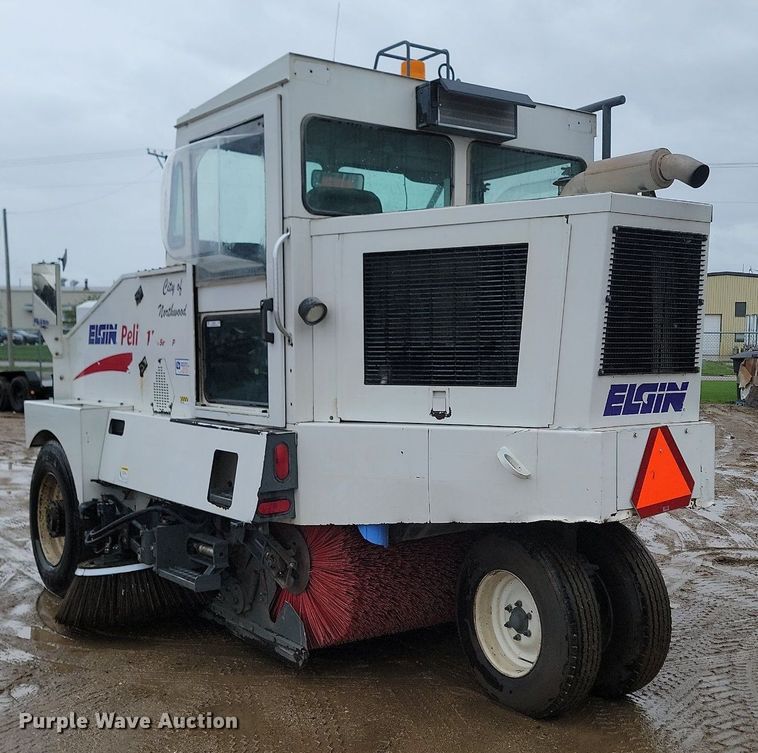 image for item NZ9818 2000 Elgin Pelican Series P street sweeper