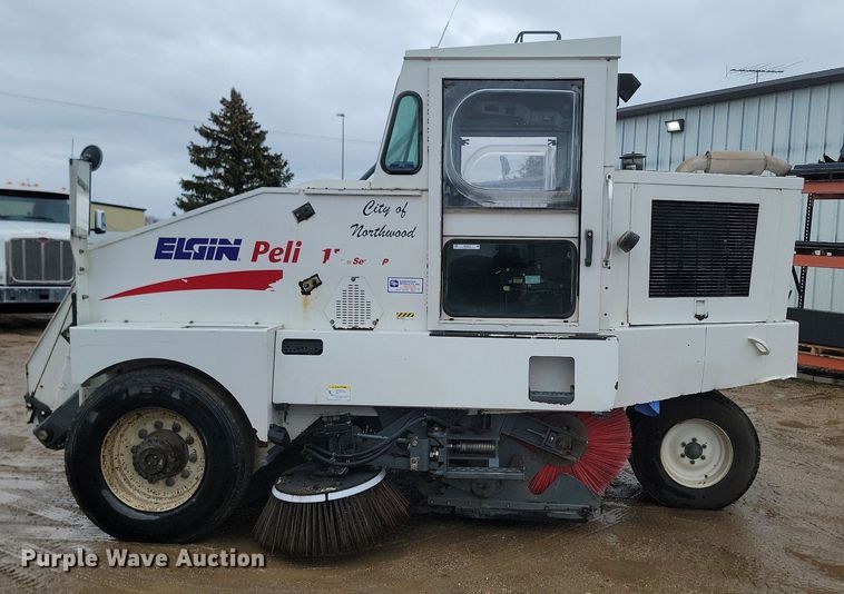 image for item NZ9818 2000 Elgin Pelican Series P street sweeper