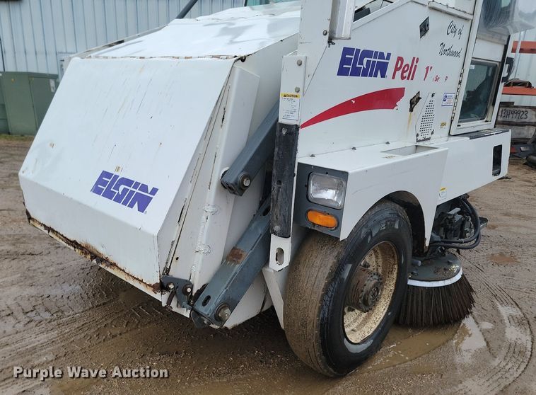image for item NZ9818 2000 Elgin Pelican Series P street sweeper