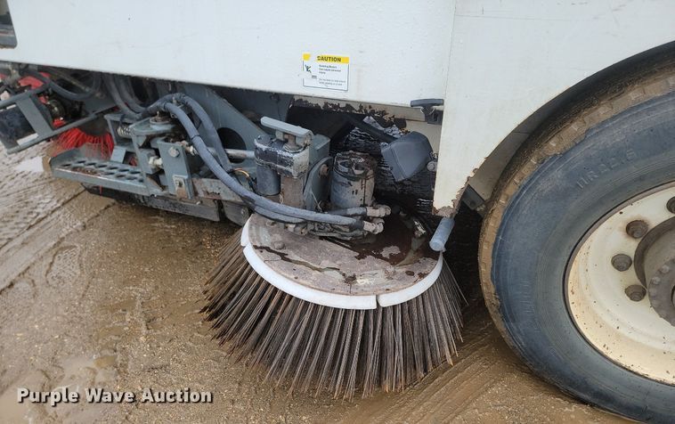 image for item NZ9818 2000 Elgin Pelican Series P street sweeper