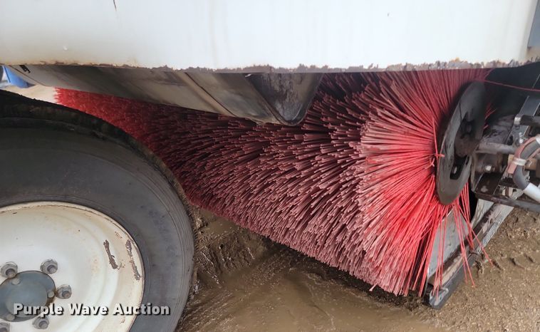 image for item NZ9818 2000 Elgin Pelican Series P street sweeper