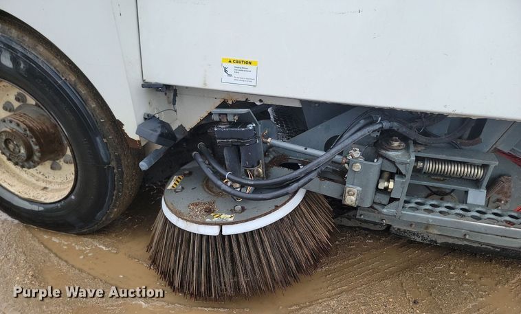image for item NZ9818 2000 Elgin Pelican Series P street sweeper