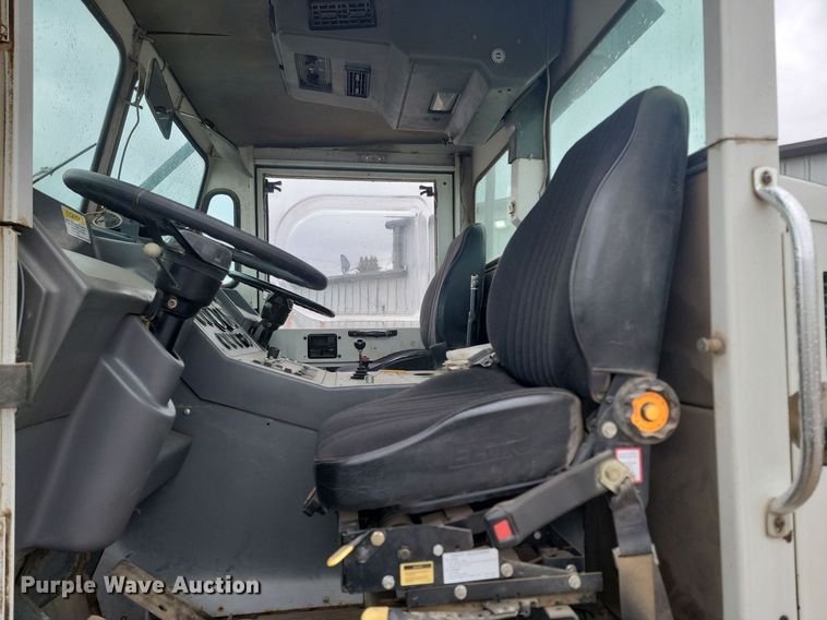 image for item NZ9818 2000 Elgin Pelican Series P street sweeper