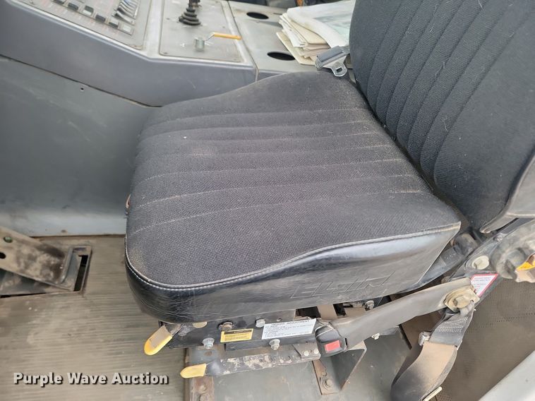 image for item NZ9818 2000 Elgin Pelican Series P street sweeper