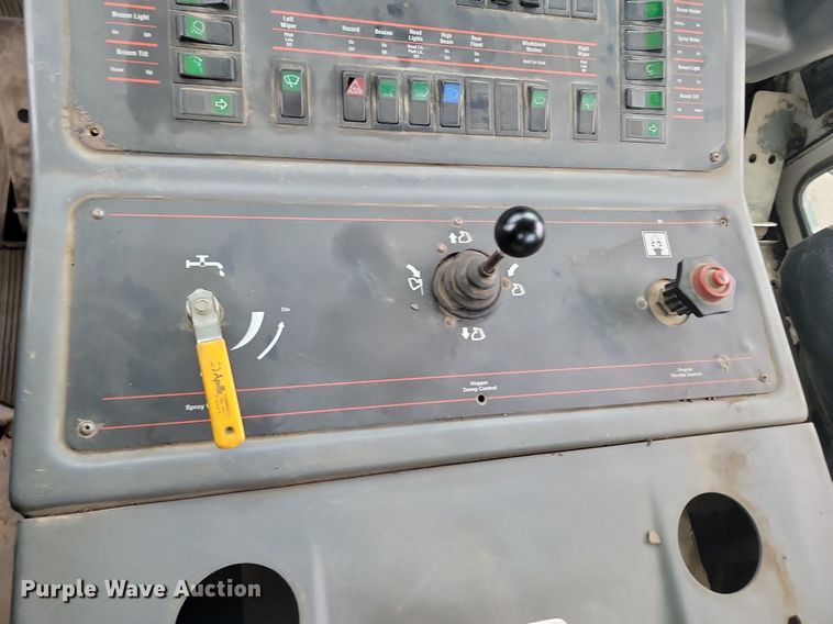 image for item NZ9818 2000 Elgin Pelican Series P street sweeper