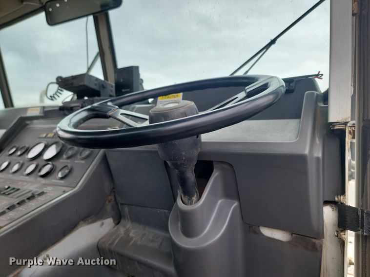 image for item NZ9818 2000 Elgin Pelican Series P street sweeper