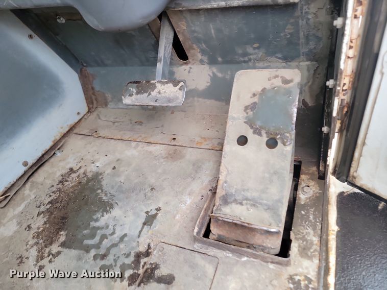 image for item NZ9818 2000 Elgin Pelican Series P street sweeper