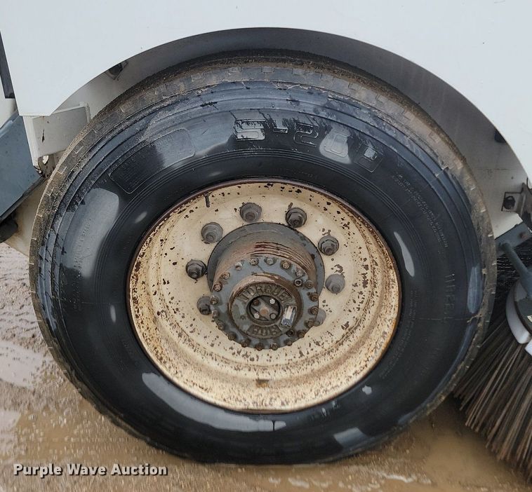 image for item NZ9818 2000 Elgin Pelican Series P street sweeper