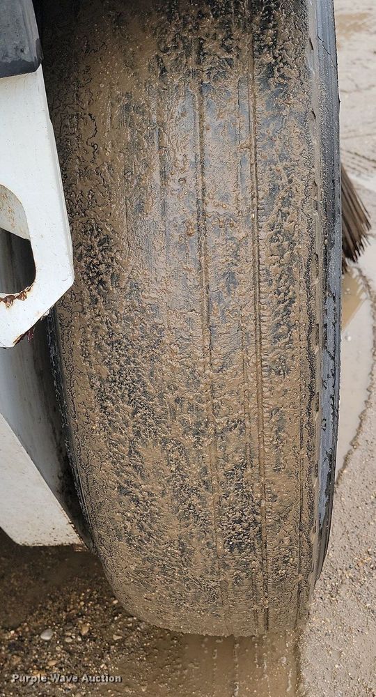 image for item NZ9818 2000 Elgin Pelican Series P street sweeper