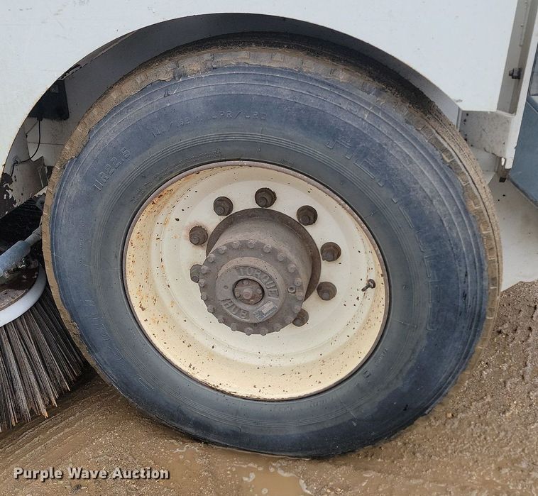 image for item NZ9818 2000 Elgin Pelican Series P street sweeper