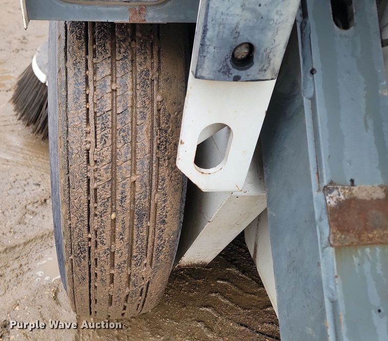 image for item NZ9818 2000 Elgin Pelican Series P street sweeper