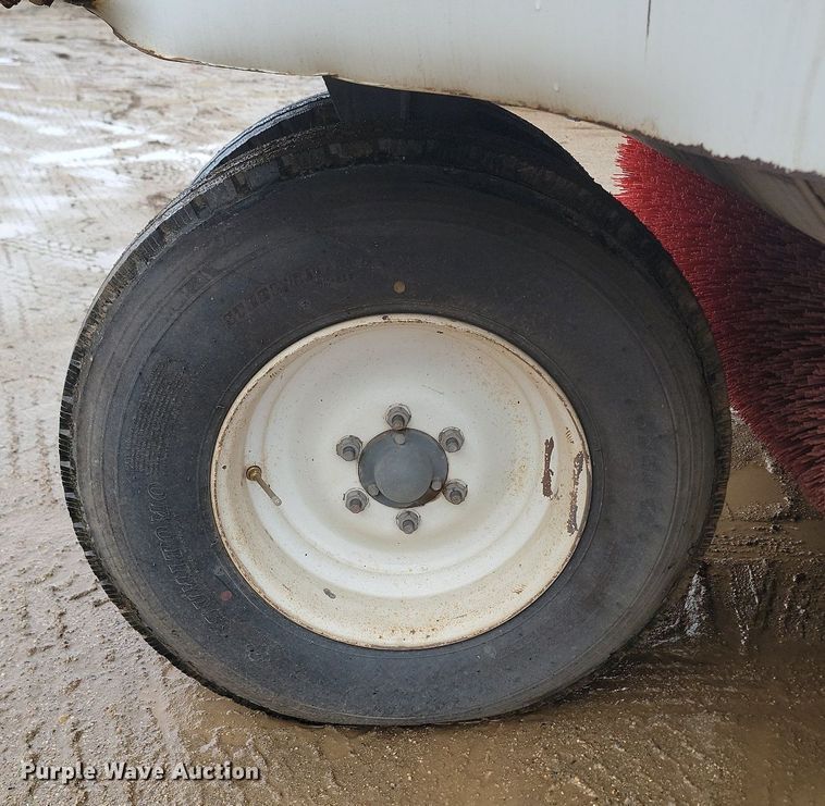 image for item NZ9818 2000 Elgin Pelican Series P street sweeper