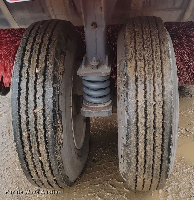 image for item NZ9818 2000 Elgin Pelican Series P street sweeper