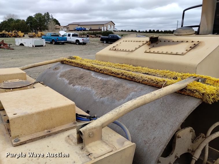 image for item OE9114 1993 Ingersoll Rand  DD-110 double drum vibratory roller