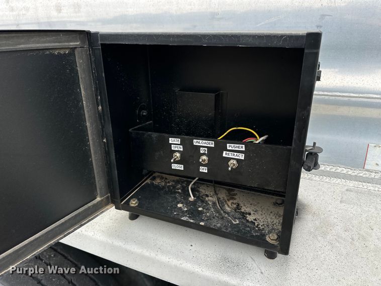 image for item OE9118 2014 Travis Body S/76 ejector trailer