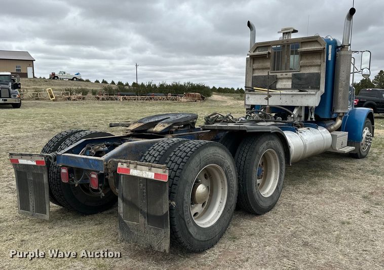 image for item OE9120 2001 Peterbilt  378 semi truck