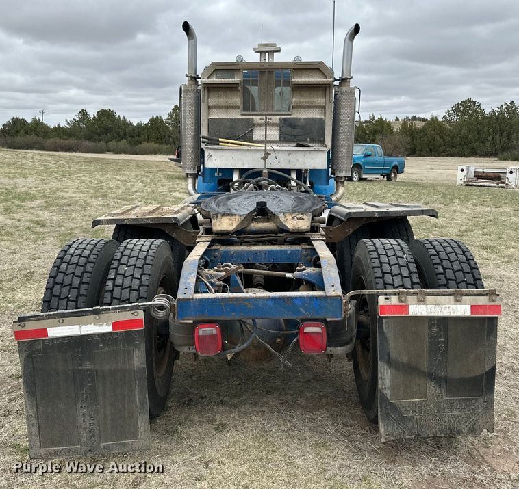 image for item OE9120 2001 Peterbilt  378 semi truck