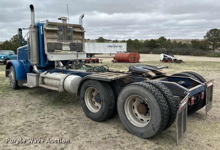 image for item OE9120 2001 Peterbilt  378 semi truck