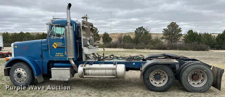 image for item OE9120 2001 Peterbilt  378 semi truck