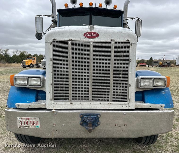 image for item OE9120 2001 Peterbilt  378 semi truck