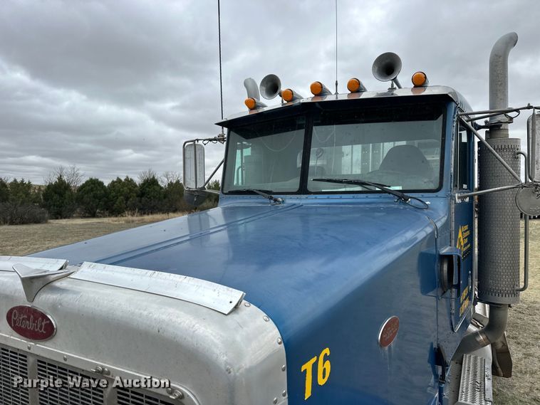 image for item OE9120 2001 Peterbilt  378 semi truck