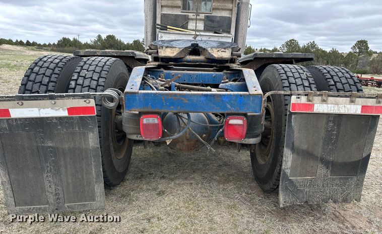 image for item OE9120 2001 Peterbilt  378 semi truck