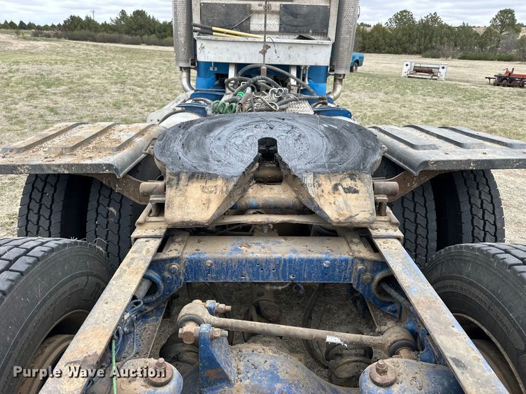 image for item OE9120 2001 Peterbilt  378 semi truck