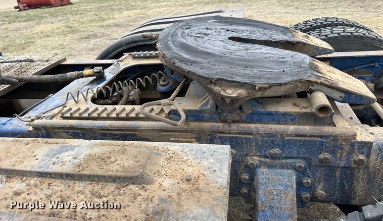 image for item OE9120 2001 Peterbilt  378 semi truck