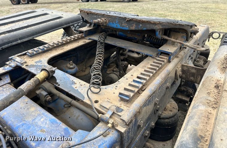 image for item OE9120 2001 Peterbilt  378 semi truck