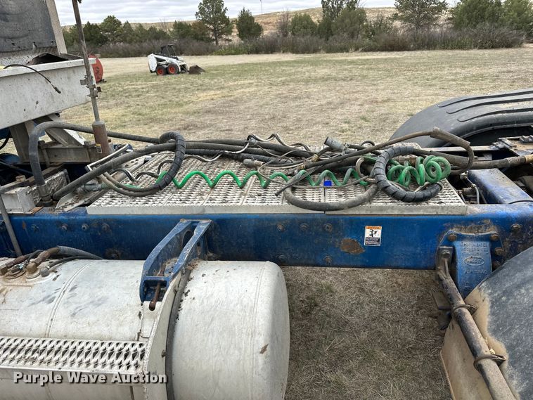 image for item OE9120 2001 Peterbilt  378 semi truck