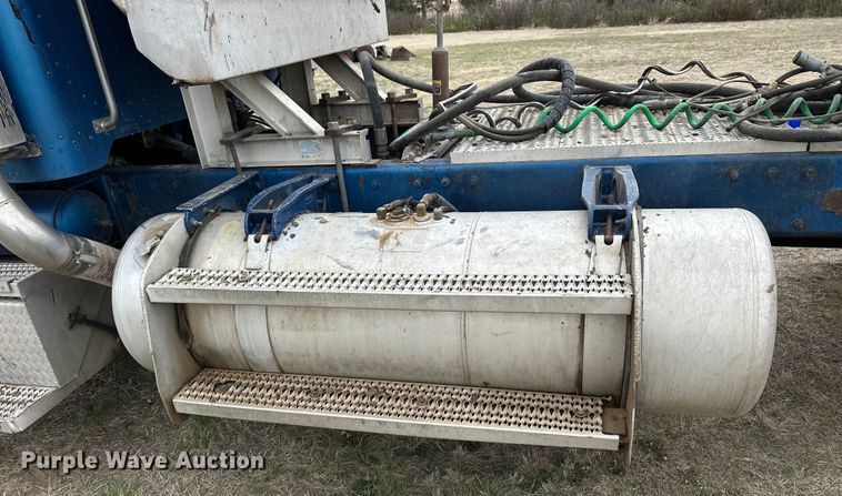 image for item OE9120 2001 Peterbilt  378 semi truck