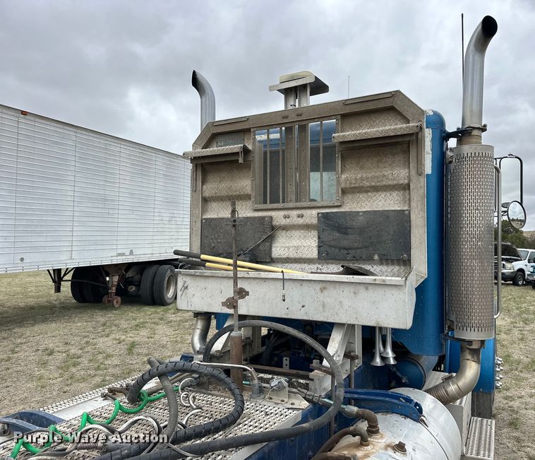 image for item OE9120 2001 Peterbilt  378 semi truck