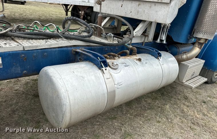 image for item OE9120 2001 Peterbilt  378 semi truck