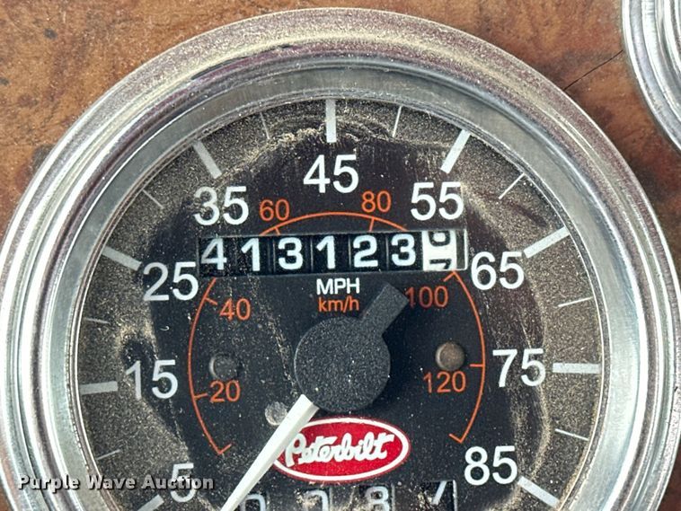 image for item OE9120 2001 Peterbilt  378 semi truck