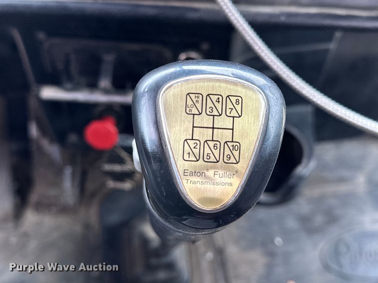 image for item OE9120 2001 Peterbilt  378 semi truck