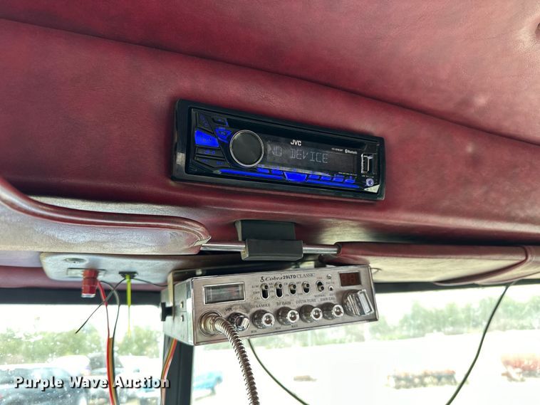 image for item OE9120 2001 Peterbilt  378 semi truck