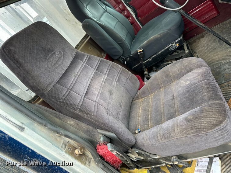 image for item OE9120 2001 Peterbilt  378 semi truck