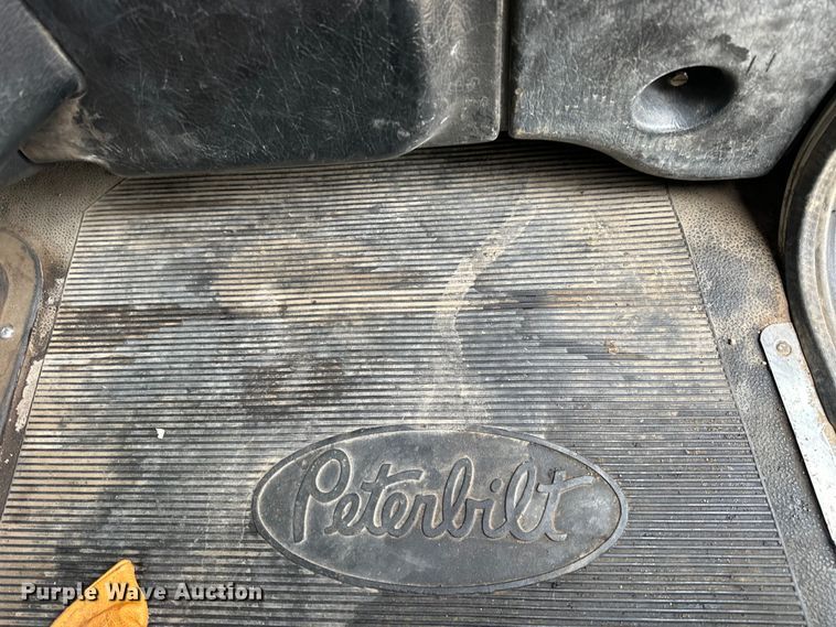 image for item OE9120 2001 Peterbilt  378 semi truck