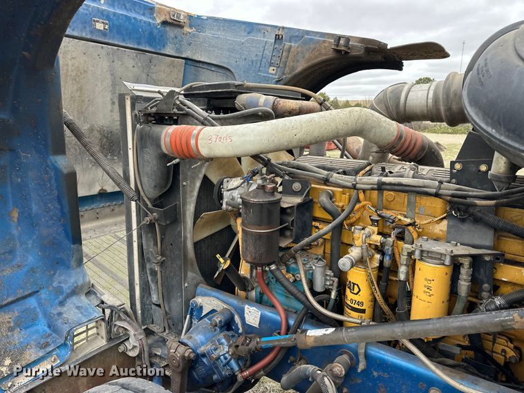 image for item OE9120 2001 Peterbilt  378 semi truck