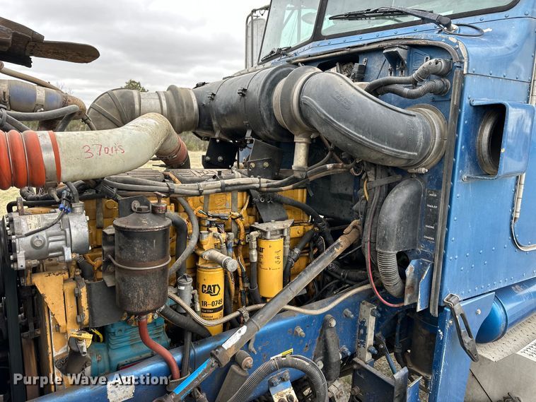 image for item OE9120 2001 Peterbilt  378 semi truck