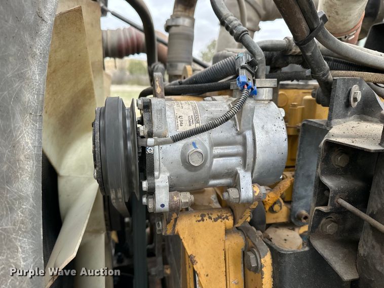 image for item OE9120 2001 Peterbilt  378 semi truck