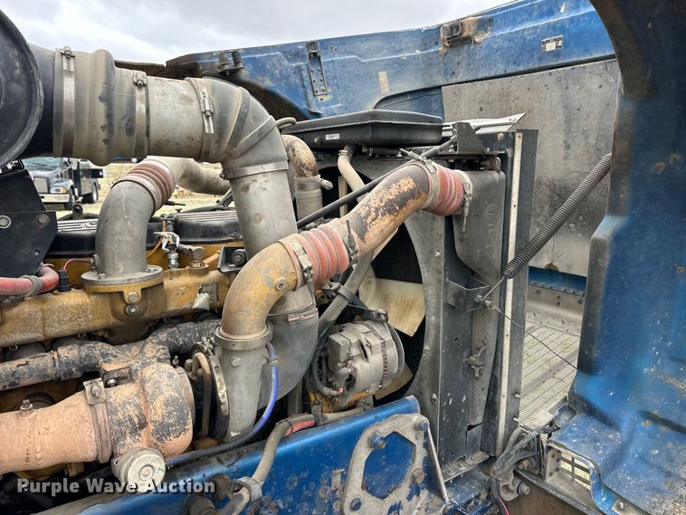 image for item OE9120 2001 Peterbilt  378 semi truck