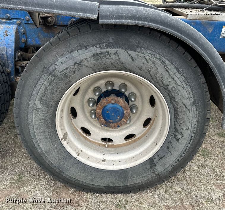 image for item OE9120 2001 Peterbilt  378 semi truck