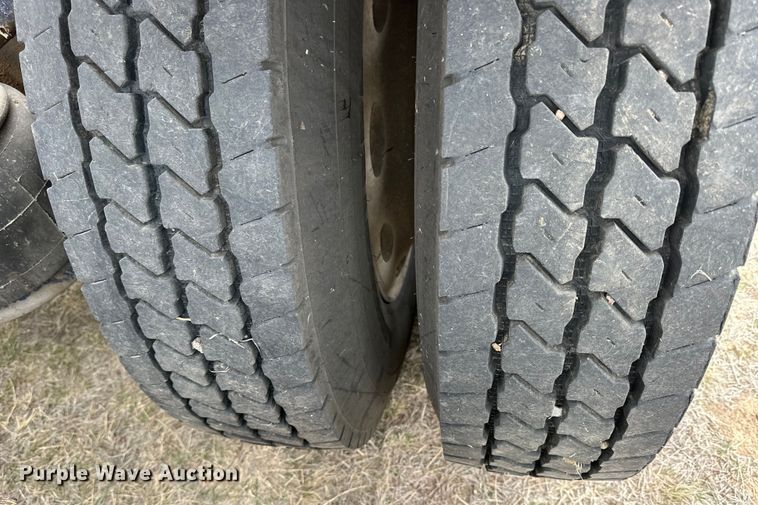 image for item OE9120 2001 Peterbilt  378 semi truck