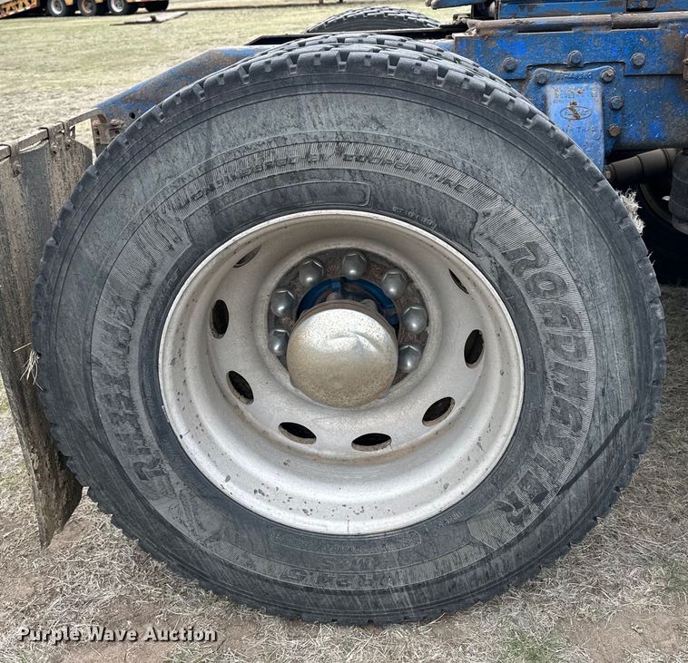 image for item OE9120 2001 Peterbilt  378 semi truck