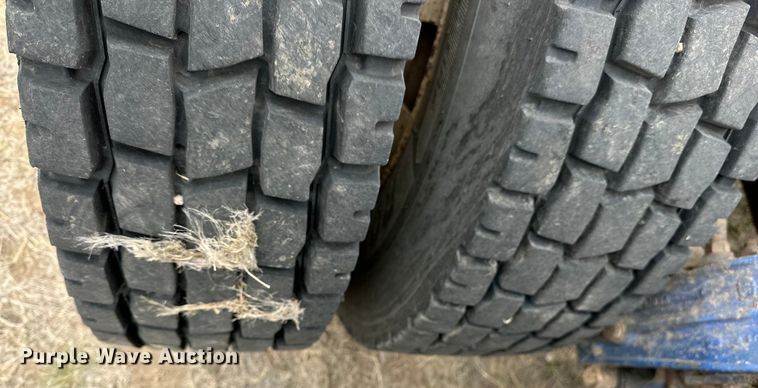 image for item OE9120 2001 Peterbilt  378 semi truck