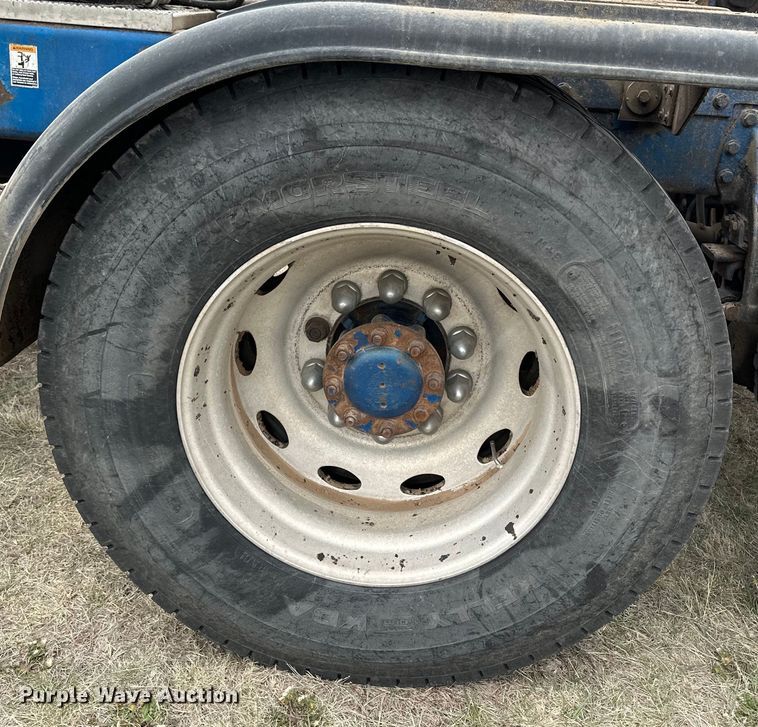 image for item OE9120 2001 Peterbilt  378 semi truck