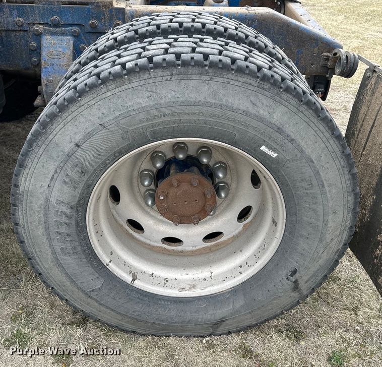 image for item OE9120 2001 Peterbilt  378 semi truck