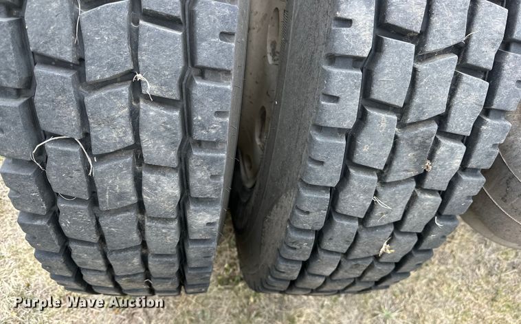 image for item OE9120 2001 Peterbilt  378 semi truck