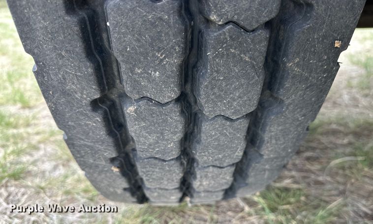 image for item OE9120 2001 Peterbilt  378 semi truck